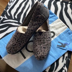 Toms Shoes